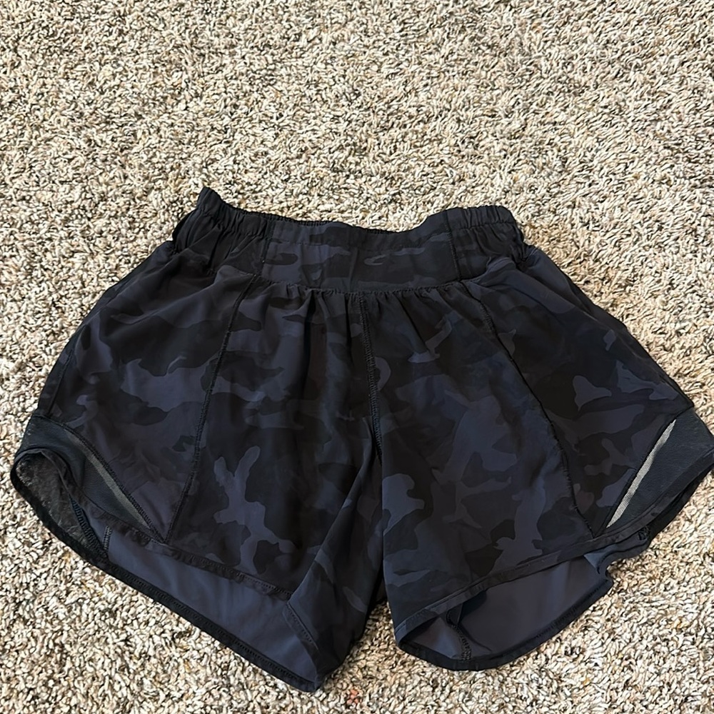 Black Camo Lululemon hotty hots!